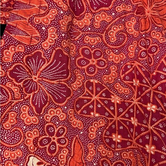 THE J PETERMAN CO. RED PATTERNED CAPE TOP WOMENS SZ L - Picture 3 of 3